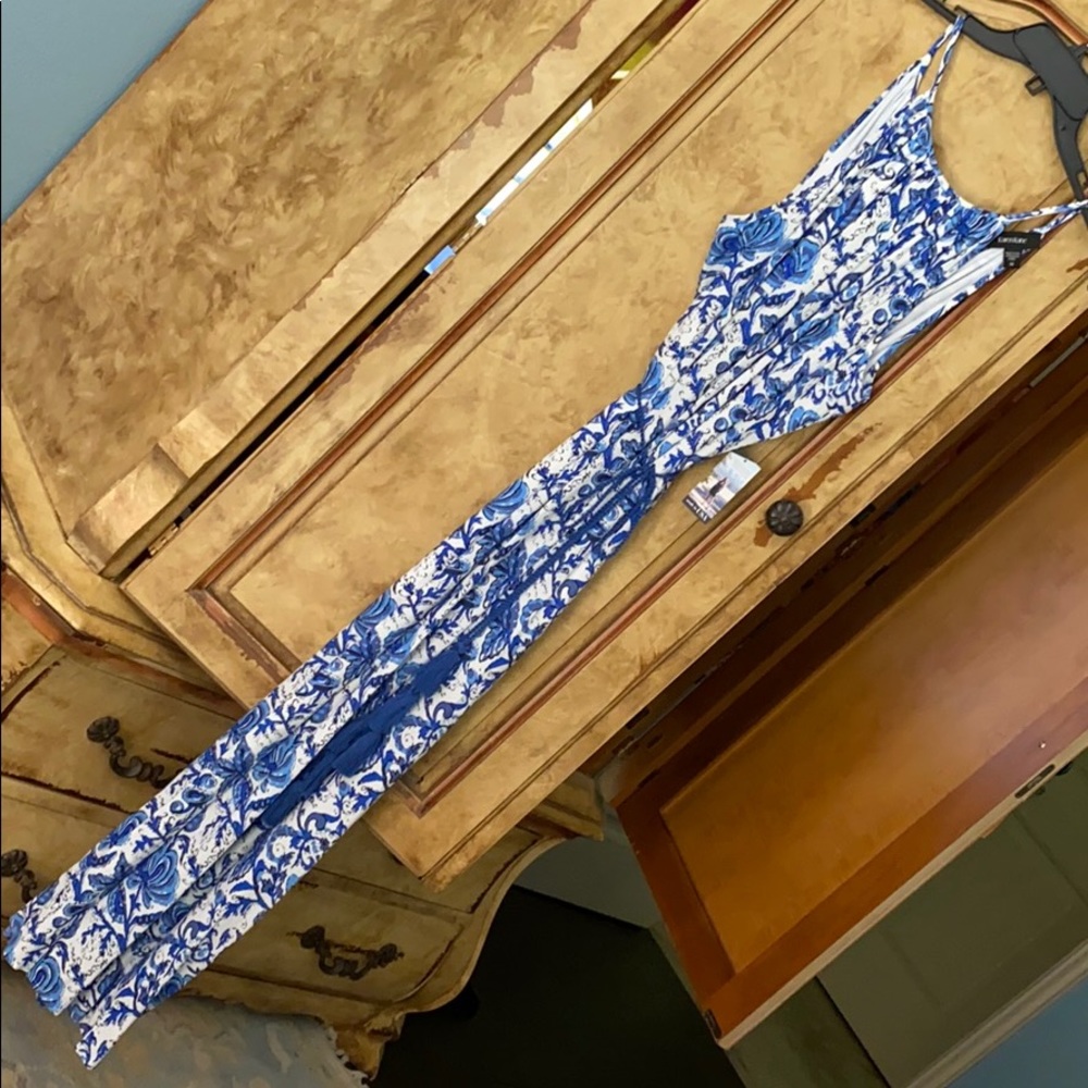 Stunning split sides maxi dress! Size medium NWT.